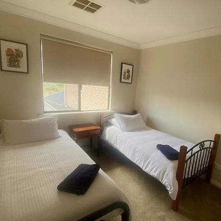 Port Denison Beach Resort Extérieur photo