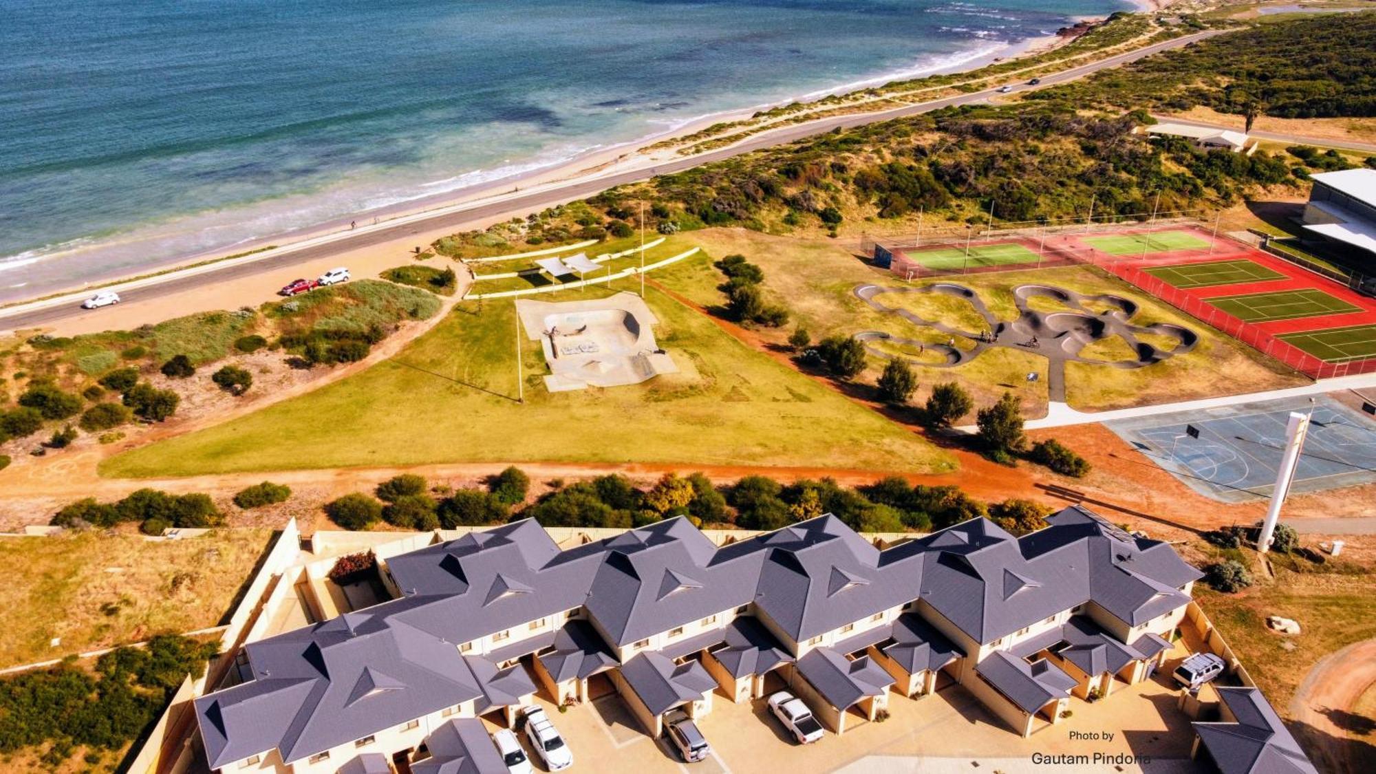 Port Denison Beach Resort Extérieur photo