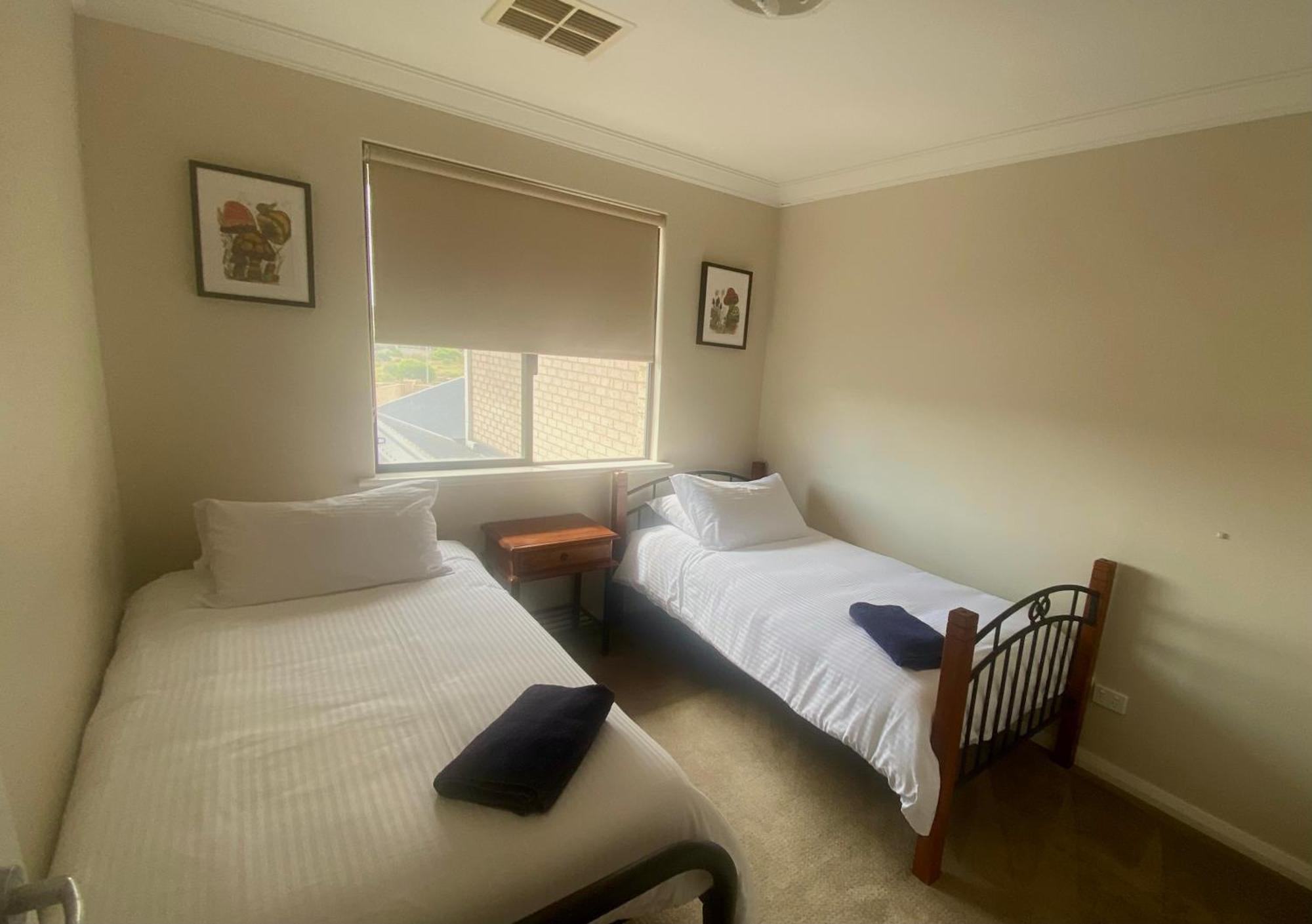 Port Denison Beach Resort Extérieur photo